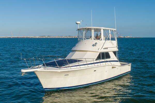 Photo of the 1986 Chris-Craft Commander 422 "KylieB "