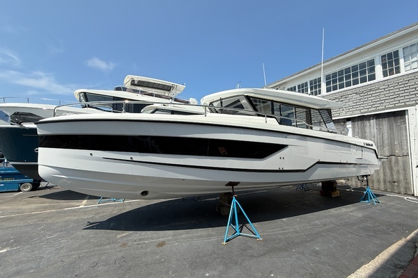 2025 Wellcraft 38 Explorer