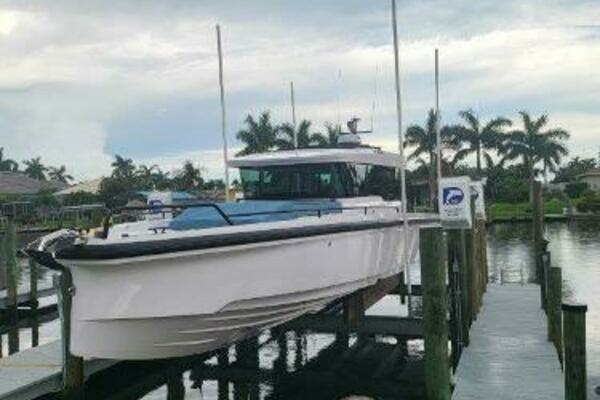 Photo of the 2024 Axopar 37 XC CROSS CABIN