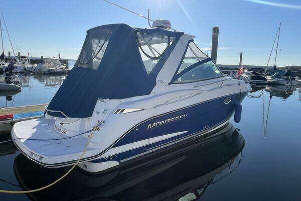 Photo of the 2019 Monterey 295 Sport Yacht