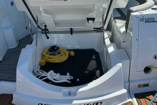 Photo of the 2019 Monterey 295 Sport Yacht