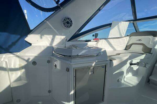 Photo of the 2019 Monterey 295 Sport Yacht
