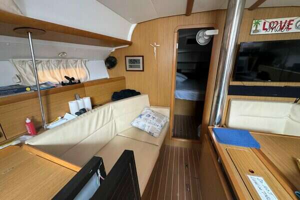 42ft Jeanneau Yacht For Sale
