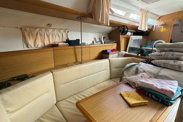 42ft Jeanneau Yacht For Sale