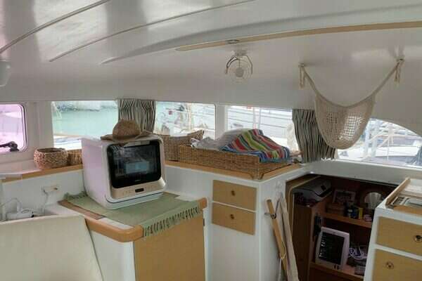 37ft Lagoon Yacht For Sale