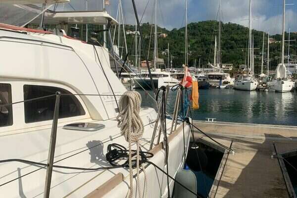 37ft Lagoon Yacht For Sale