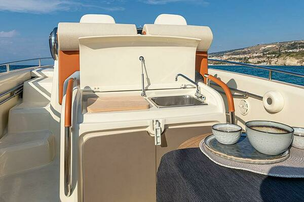 28ft Invictus Yacht For Sale