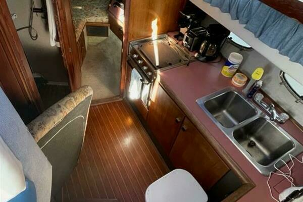 Photo of the 1987 Bayliner 3460 "Andiamo"