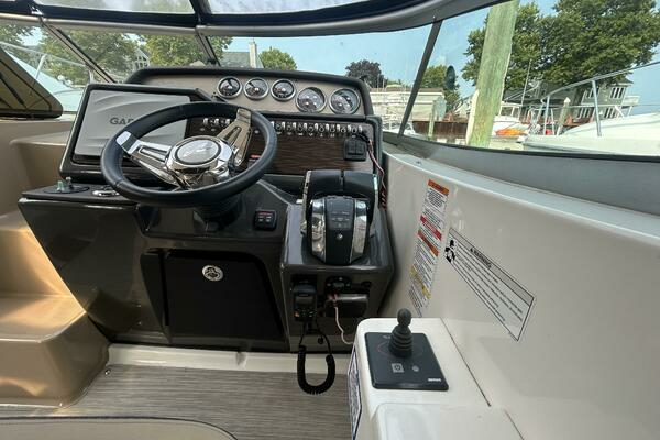 Photo of the 2016 Sea Ray 310 Sundancer