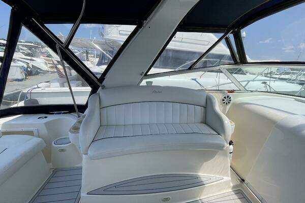 Photo of the 2000 Rinker 342 Fiesta Vee