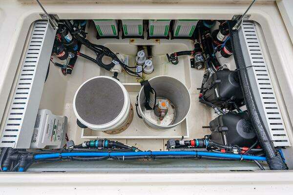 2017 Boston Whaler 33