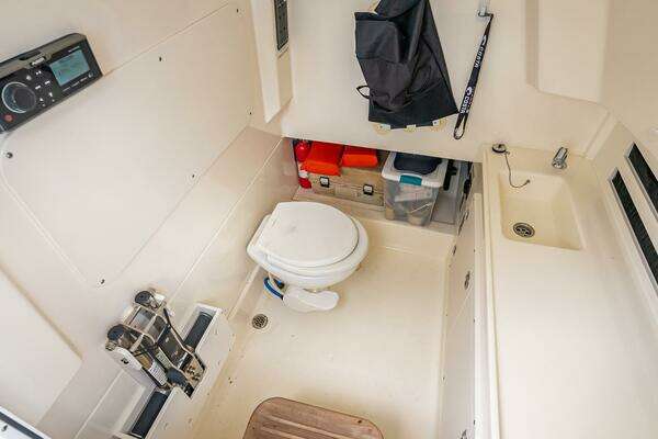 2017 Boston Whaler 33