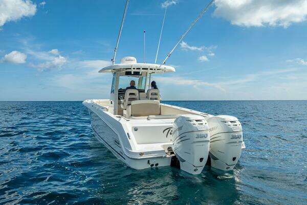2017 Boston Whaler 33