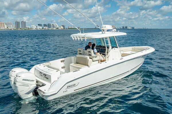 2017 Boston Whaler 33