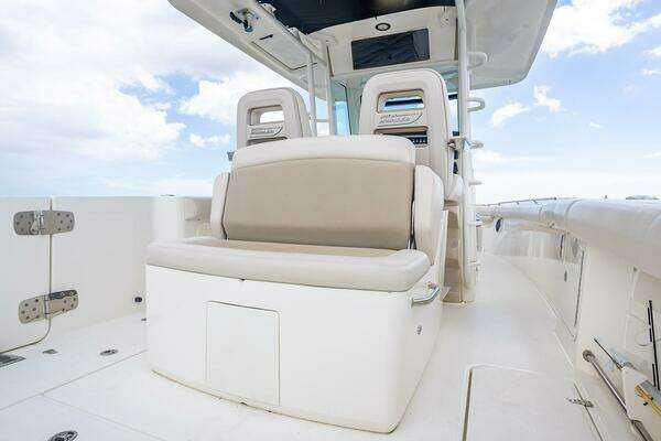 2017 Boston Whaler 33