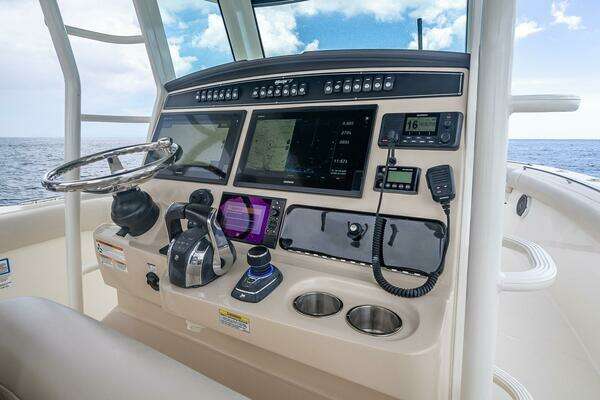 2017 Boston Whaler 33