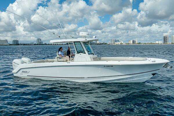 2017 Boston Whaler 33
