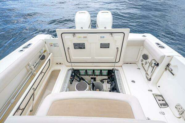 2017 Boston Whaler 33