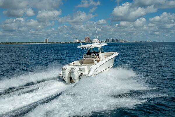 2017 Boston Whaler 33