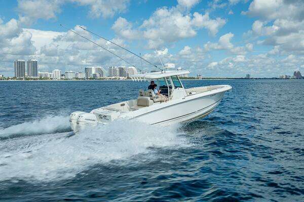 2017 Boston Whaler 33