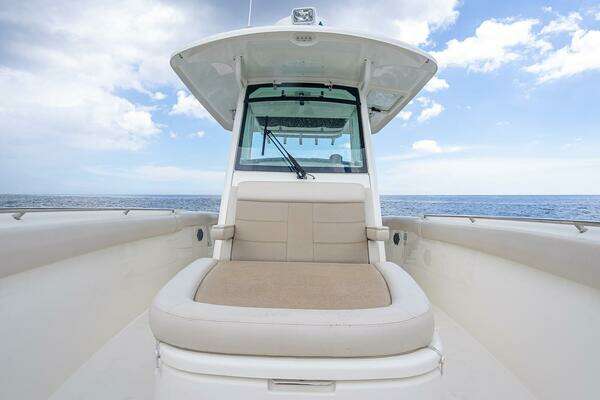 2017 Boston Whaler 33