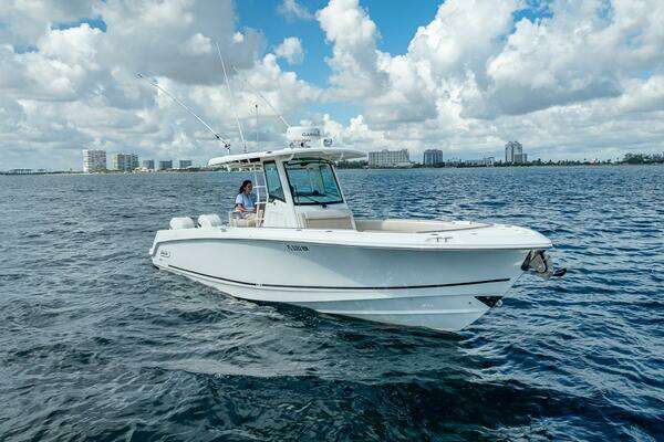 2017 Boston Whaler 33