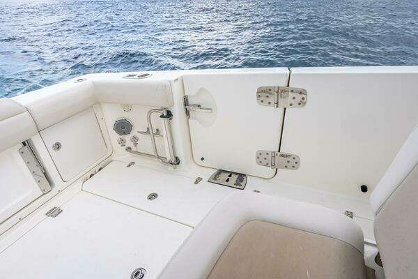 2017 Boston Whaler 33