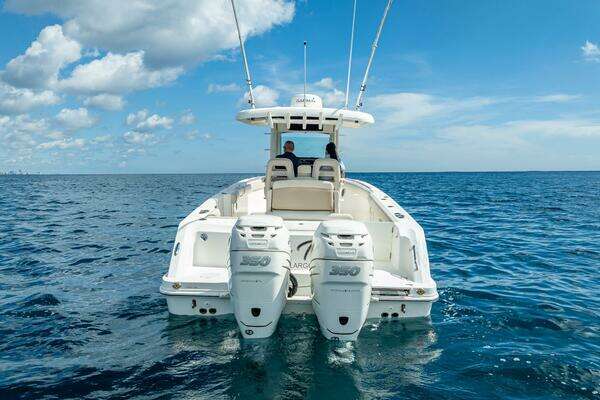 2017 Boston Whaler 33