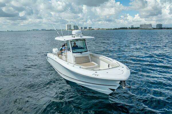 2017 Boston Whaler 33