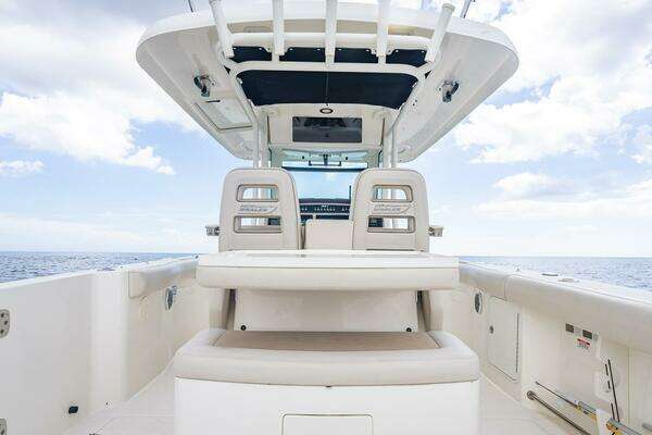 2017 Boston Whaler 33