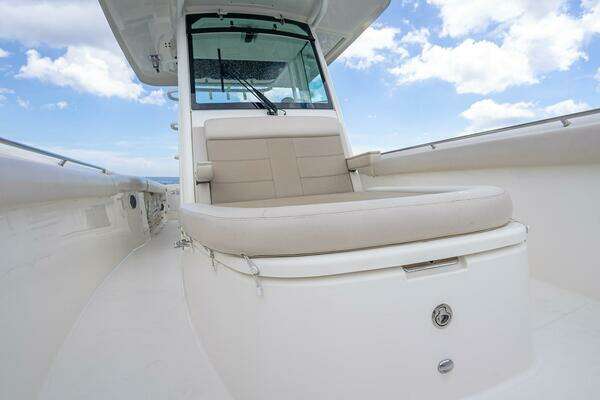 2017 Boston Whaler 33