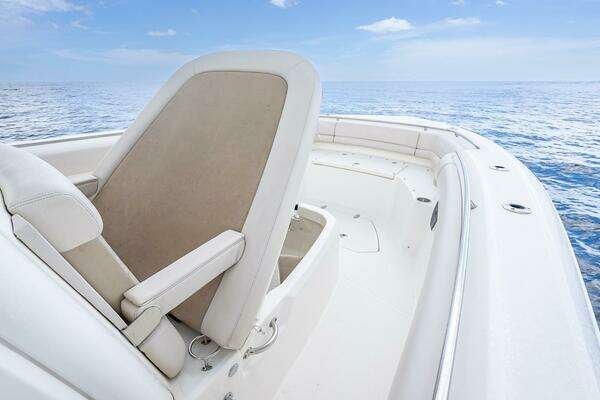 2017 Boston Whaler 33