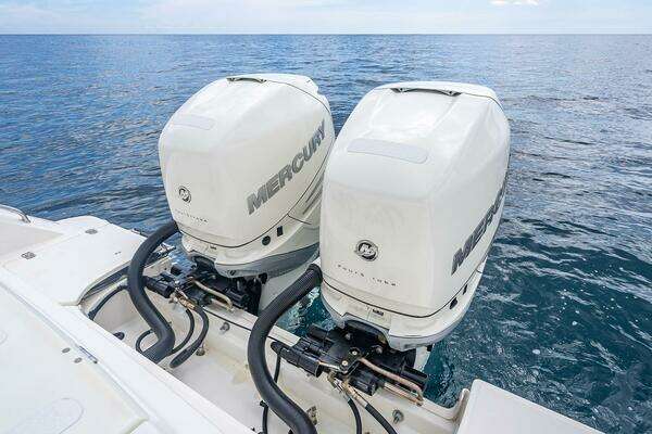 2017 Boston Whaler 33