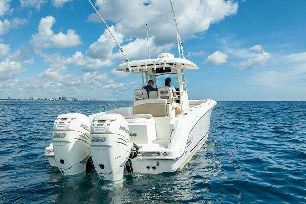 2017 Boston Whaler 33