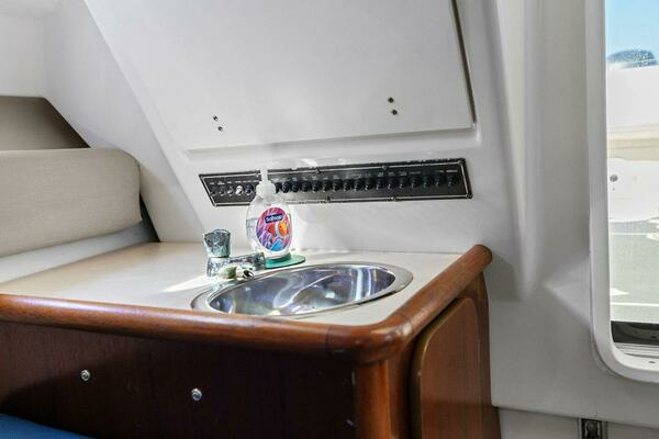 Pursuit 2570 Offshore Yacht For Sale