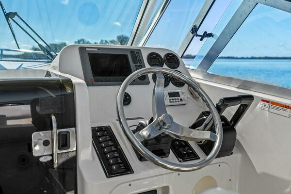 Pursuit 2570 Offshore Yacht For Sale