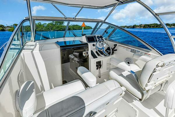 Pursuit 2570 Offshore Yacht For Sale