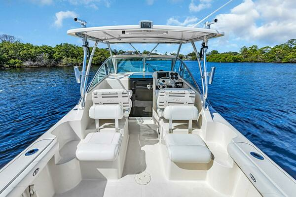 Pursuit 2570 Offshore Yacht For Sale