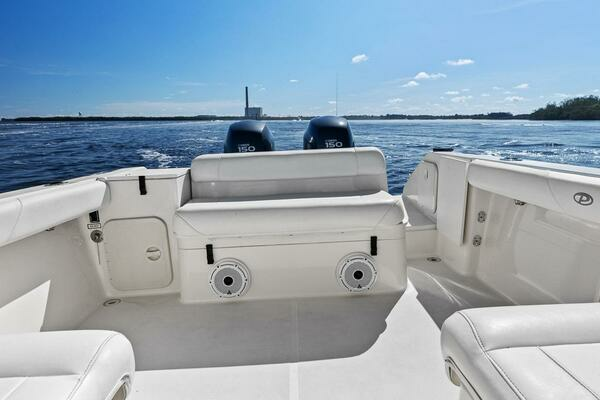 Pursuit 2570 Offshore Yacht For Sale