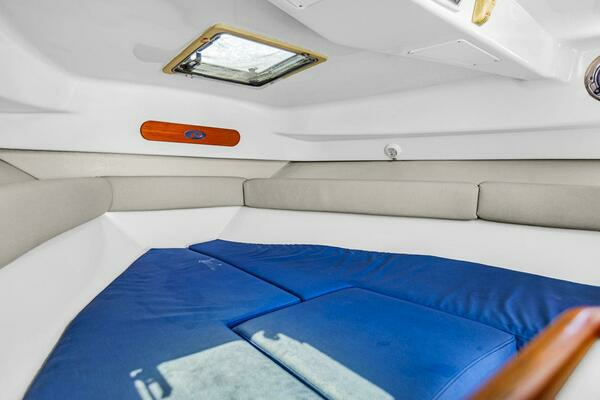 Pursuit 2570 Offshore Yacht For Sale