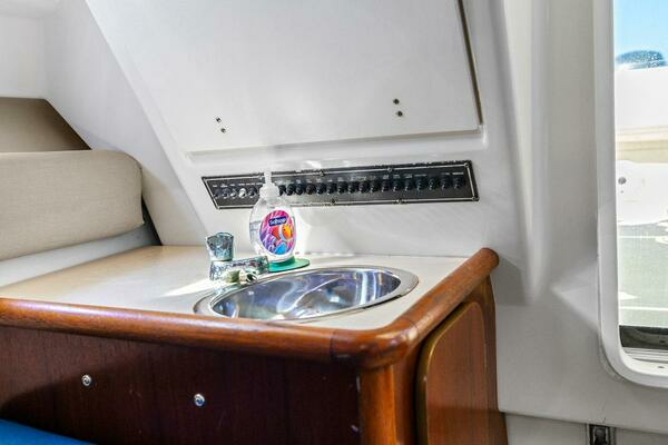 Pursuit 2570 Offshore Yacht For Sale