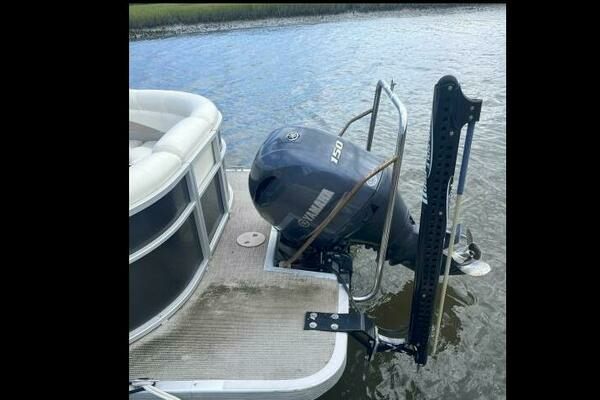 Photo of the 2017 Bennington 22SSRX