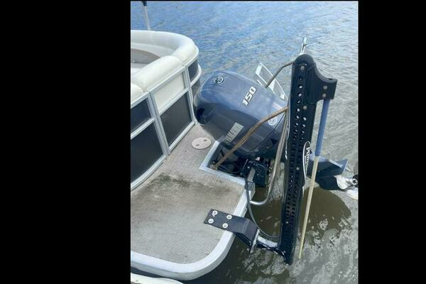 Photo of the 2017 Bennington 22SSRX