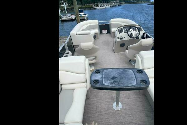 Photo of the 2017 Bennington 22SSRX