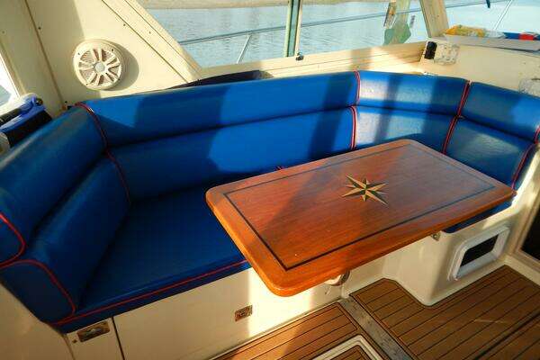 Photo of the 1999 Albin 31 Tournament Express "Sweet Caroline"