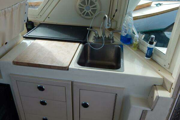 Photo of the 1999 Albin 31 Tournament Express "Sweet Caroline"