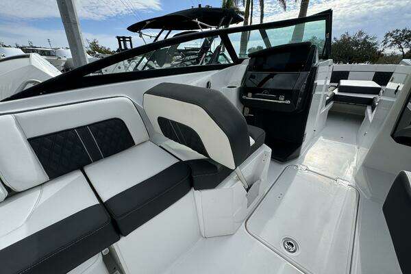 Monterey M-65 Yacht For Sale