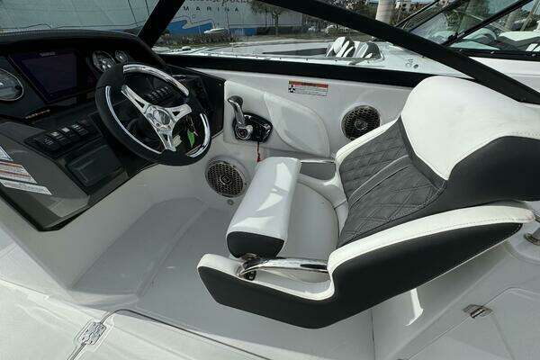 Monterey M-65 Yacht For Sale
