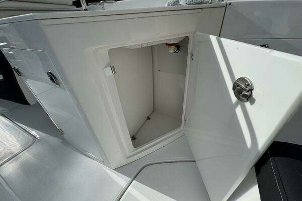 Monterey M-65 Yacht For Sale