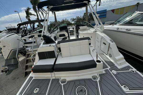 Monterey M-65 Yacht For Sale